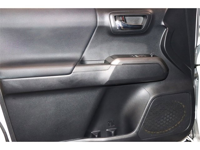 2019 Toyota Tacoma SR5 photo 21