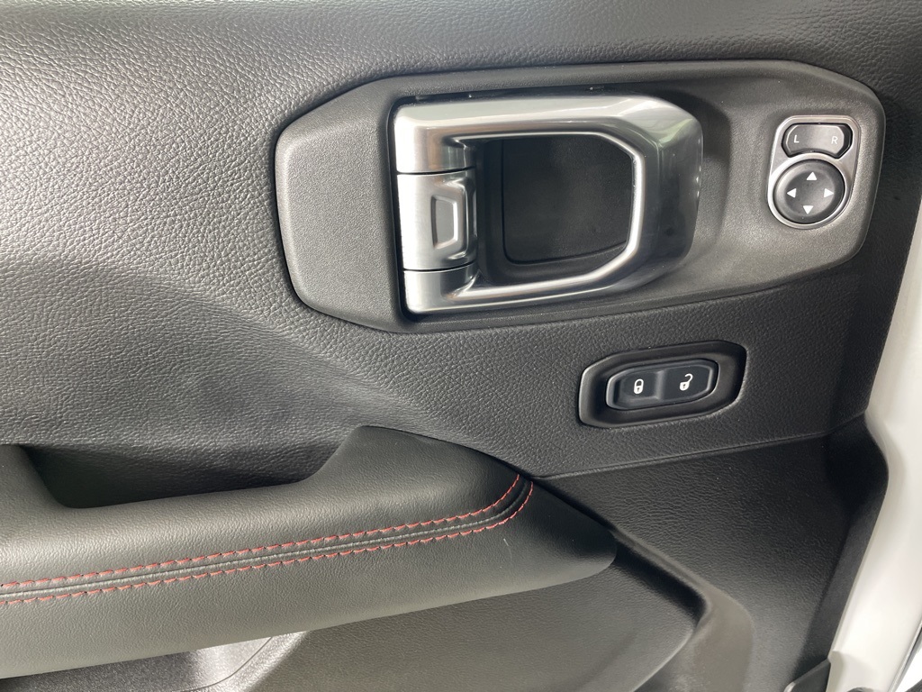 2025 Jeep Wrangler Rubicon X photo 19
