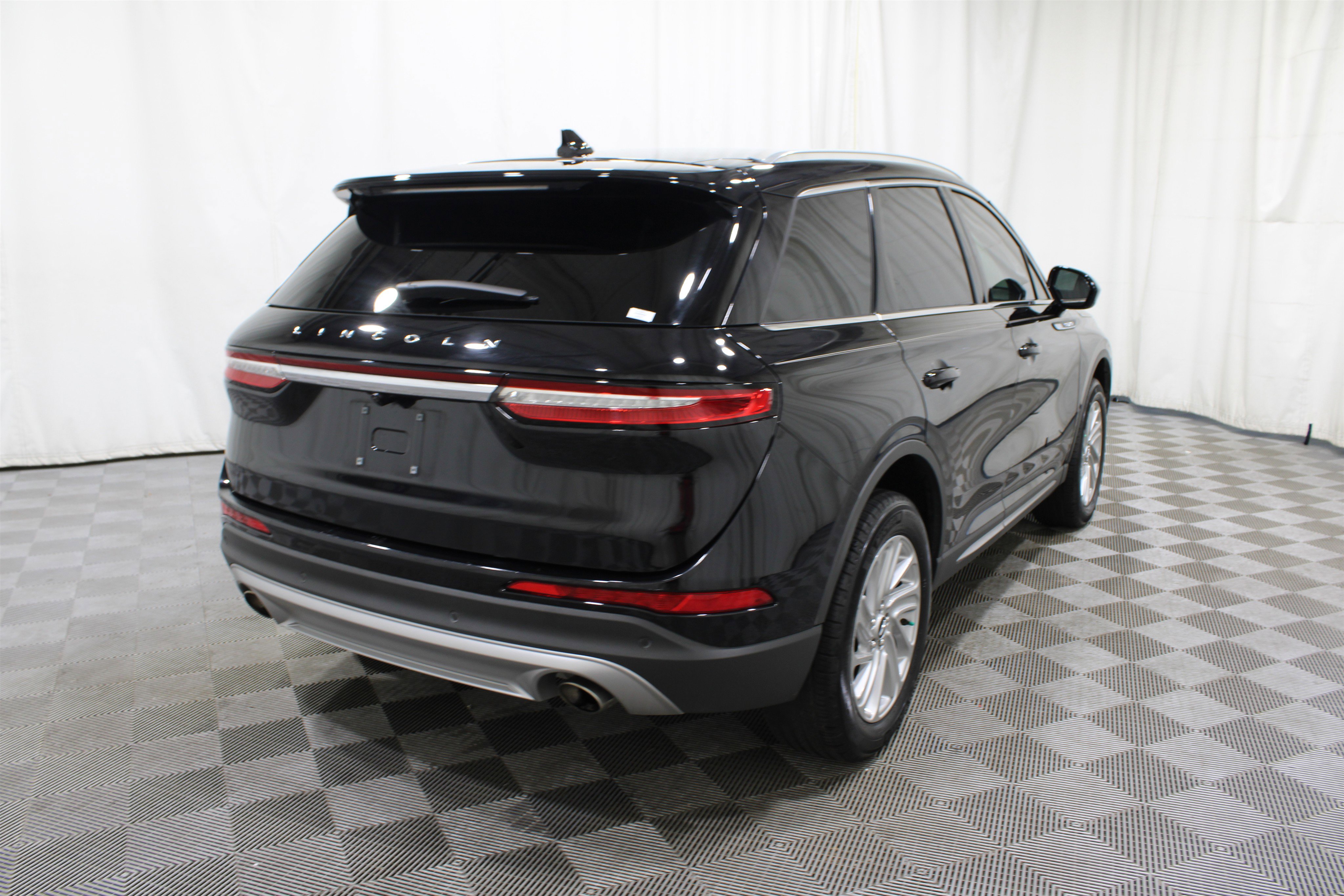 2022 Lincoln Corsair Standard photo 16