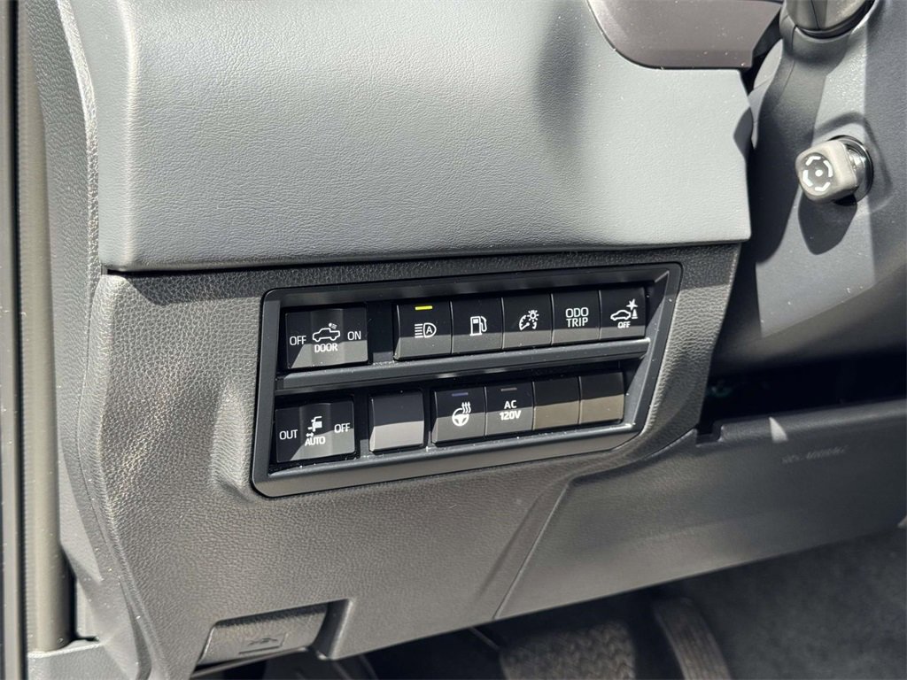 2023 Toyota Tundra Platinum CrewMax photo 6