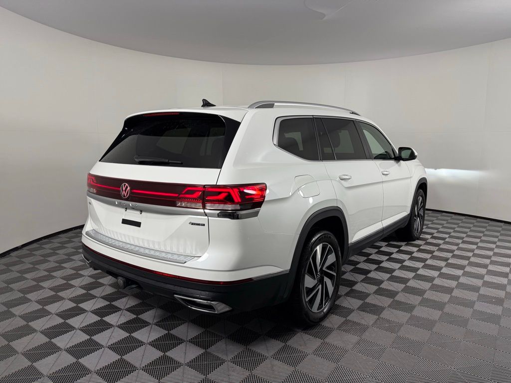 2024 Volkswagen Atlas SEL photo 4