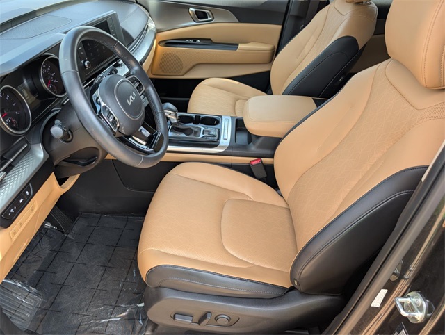 2024 Kia Carnival LX photo 20