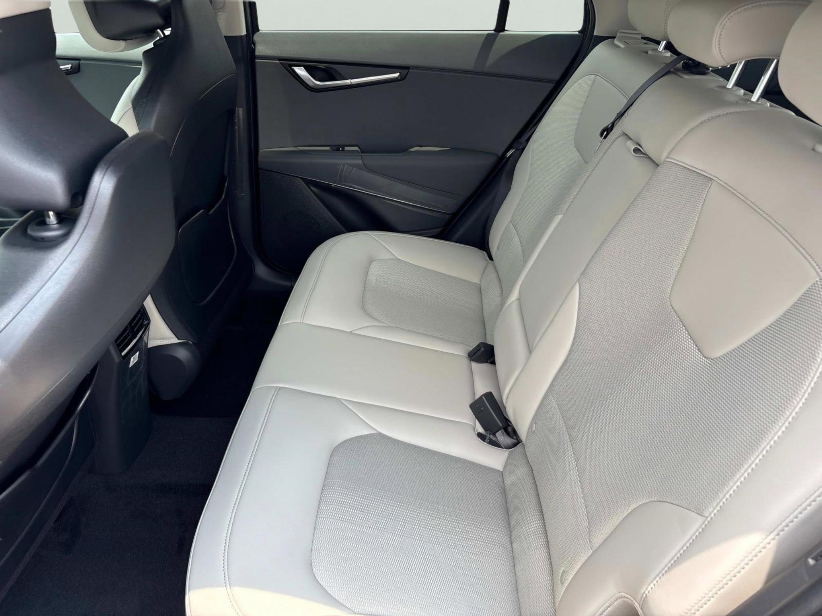 2025 Kia Niro EX Touring photo 17
