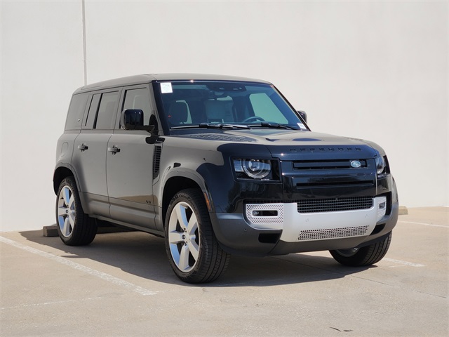 2024 Land Rover Defender 110 SE photo 3