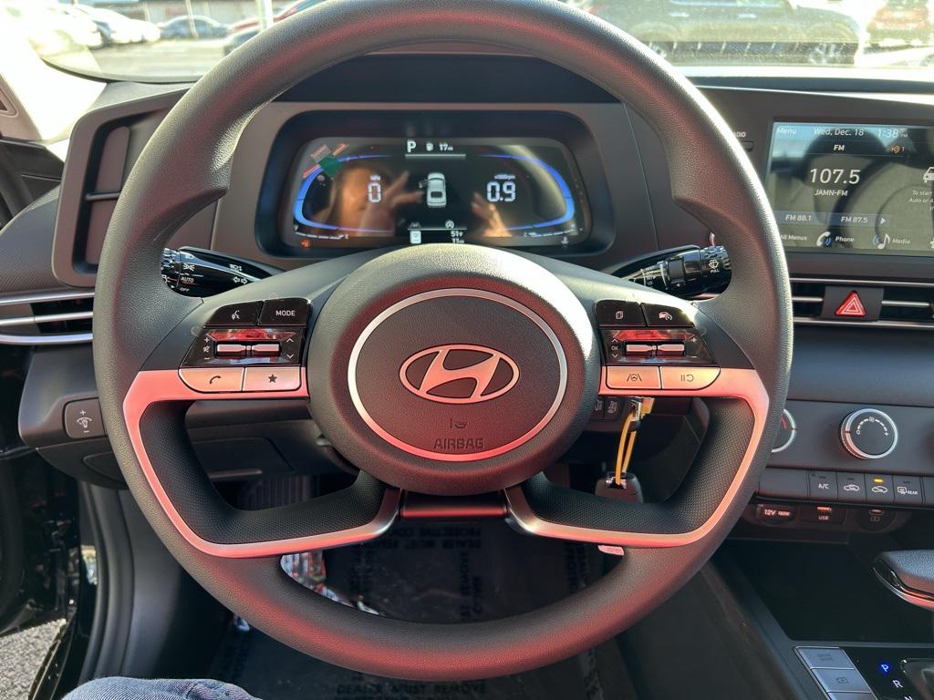 2025 Hyundai Elantra SE photo 11