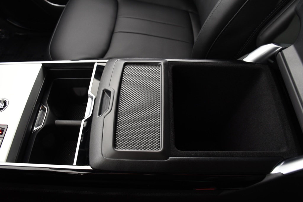 2025 Land Rover Range Rover SE photo 30