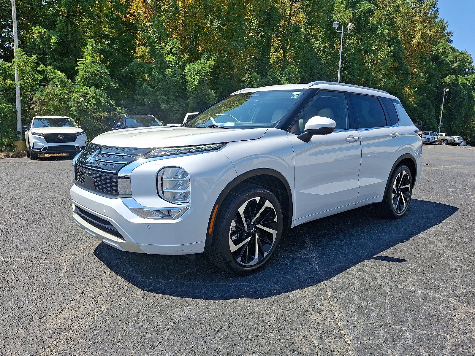 2023 Mitsubishi Outlander SEL photo 2
