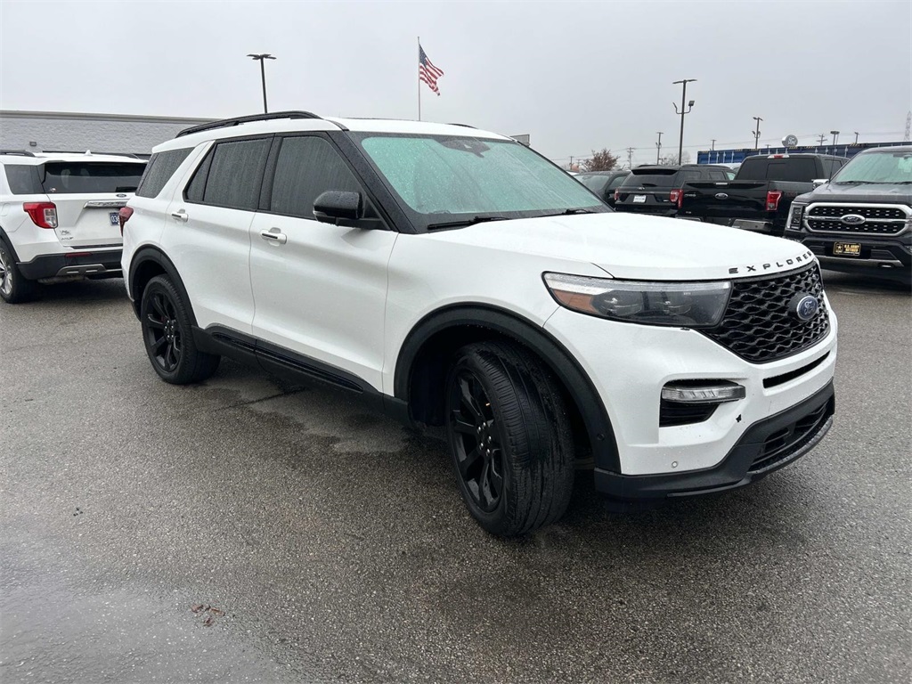 2022 Ford Explorer ST's photo