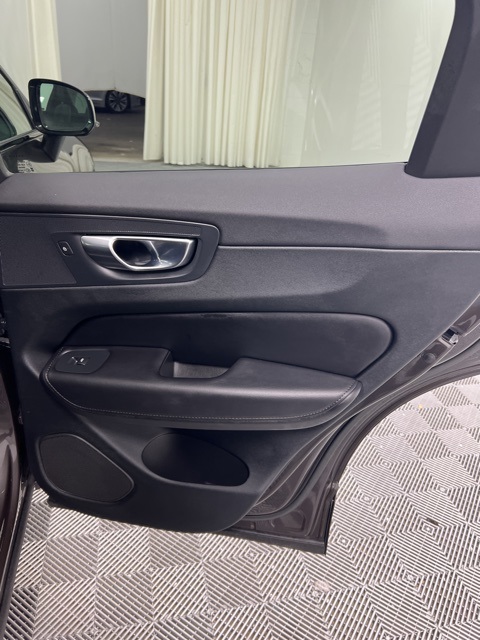 2023 Volvo XC60 B5 Plus photo 17