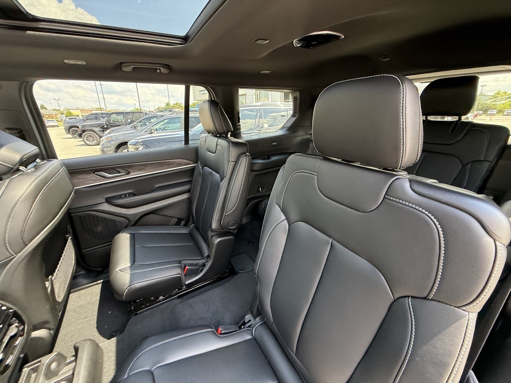 2025 Jeep Grand Cherokee Limited photo 23