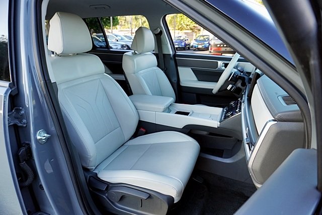 Used 2024 Gray Hyundai SEL image 11