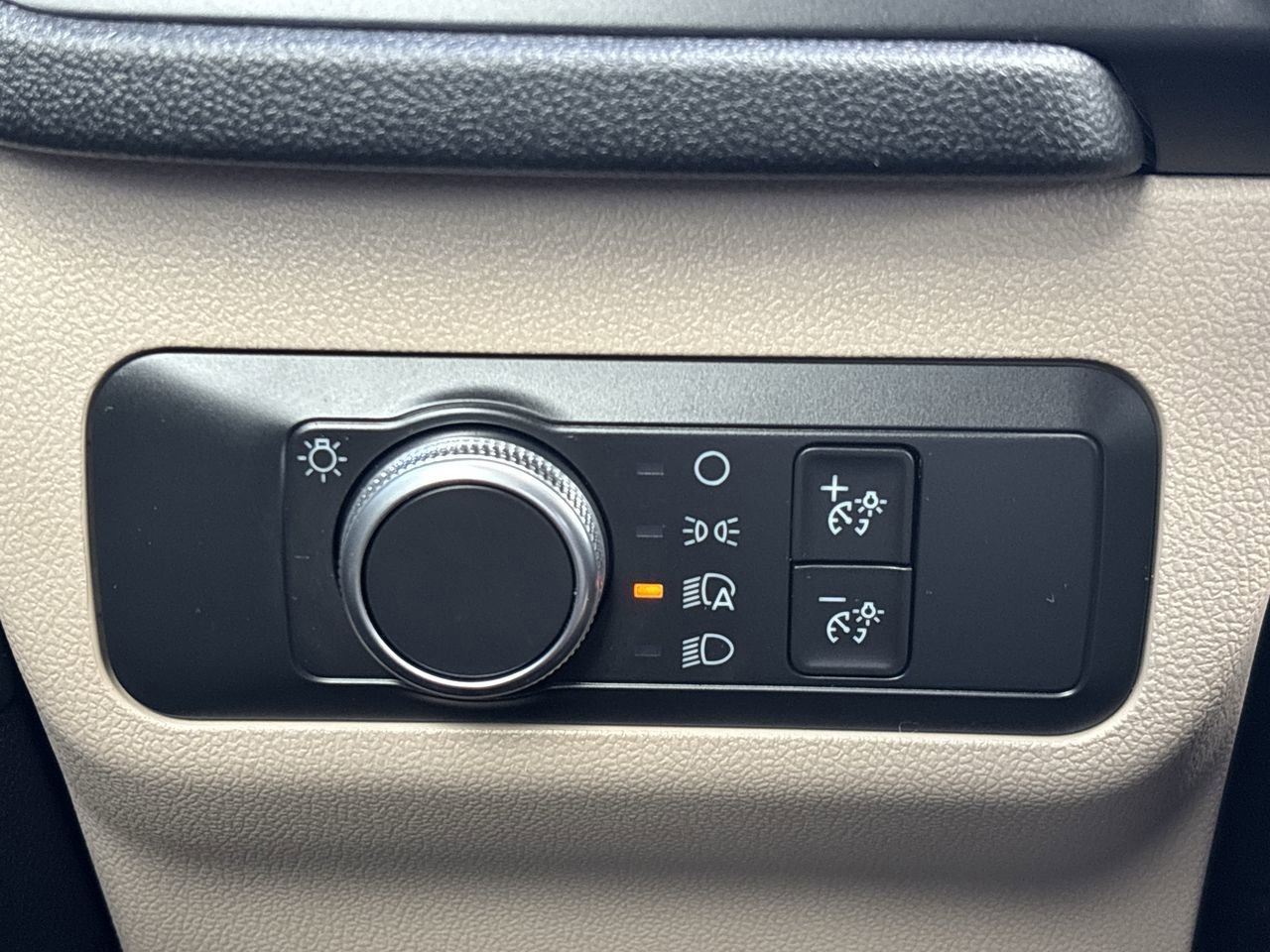2020 Ford Escape SE Sport photo 25