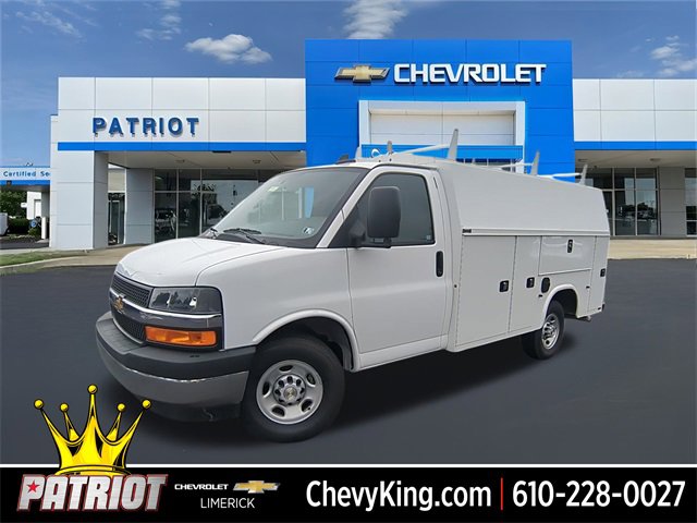 2025 Chevrolet Express Cutaway Base's photo