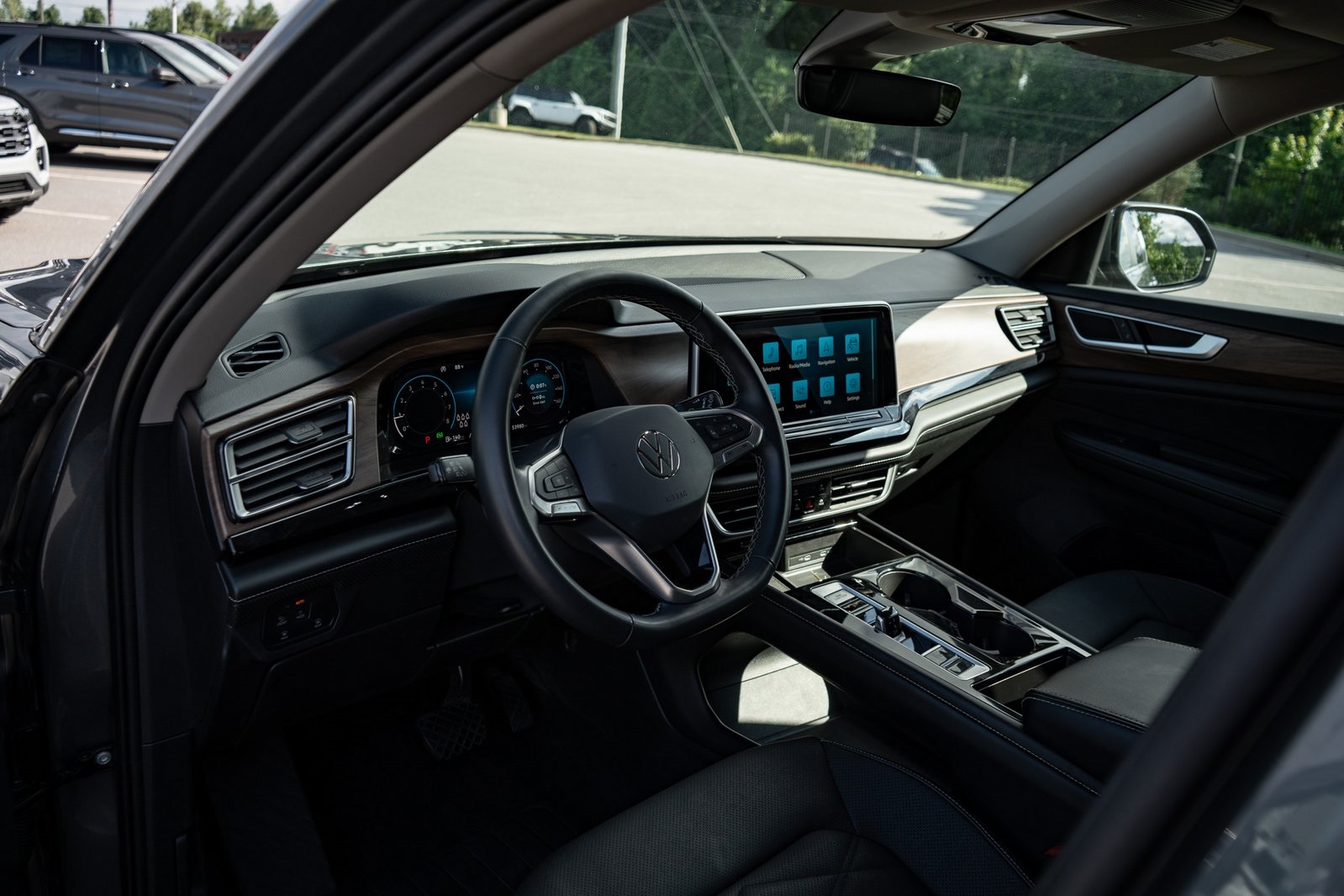 2024 Volkswagen Atlas SE Technology photo 9