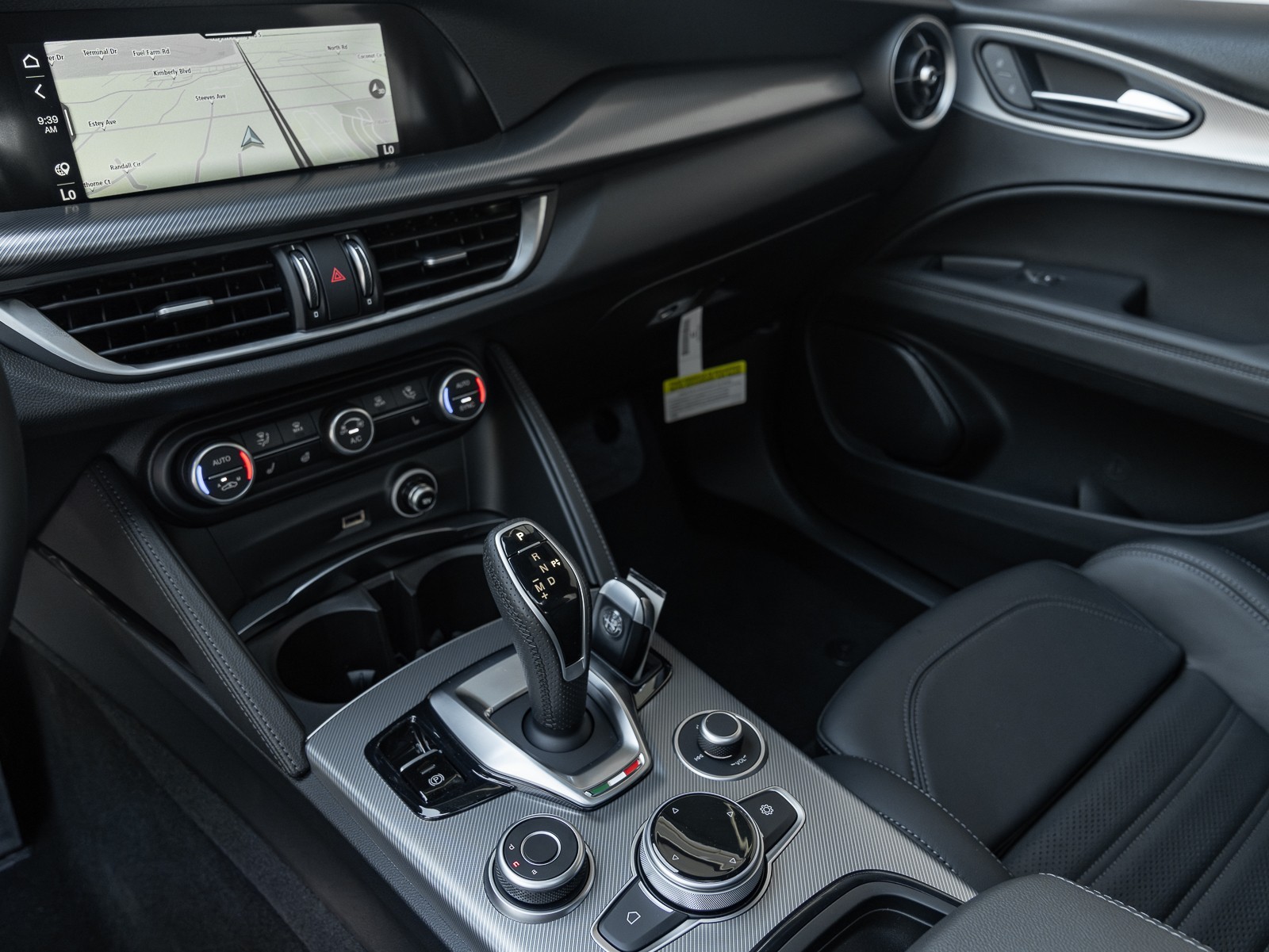 2024 Alfa Romeo Stelvio photo 11