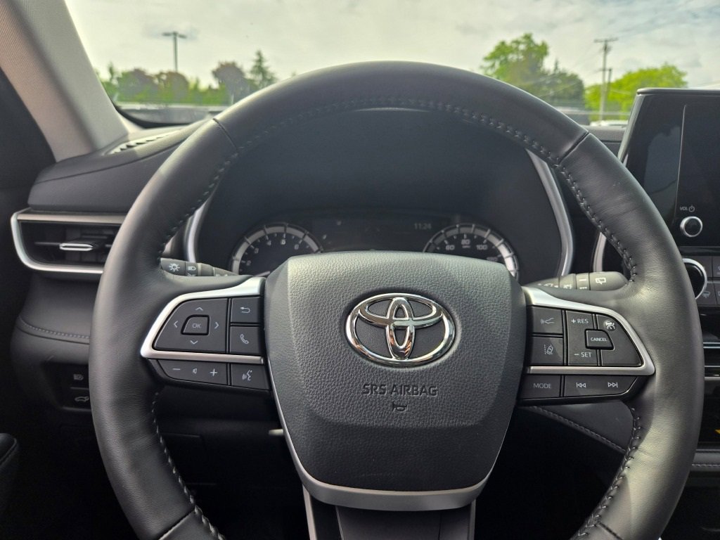 2024 Toyota Highlander LE photo 33