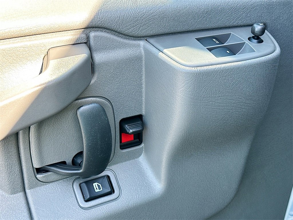 2025 Chevrolet Express Cargo 2500 photo 10