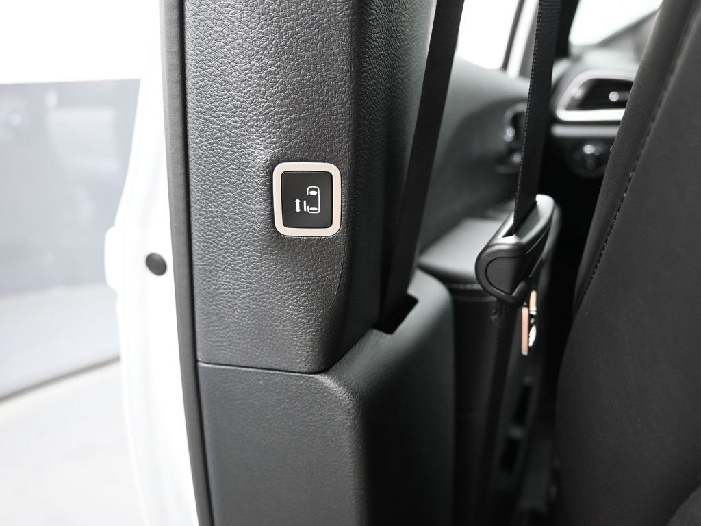 2026 Chrysler Pacifica photo 12