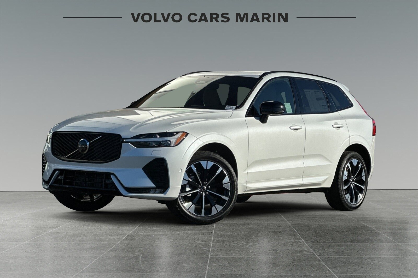 2026 Volvo XC60 Plus's photo