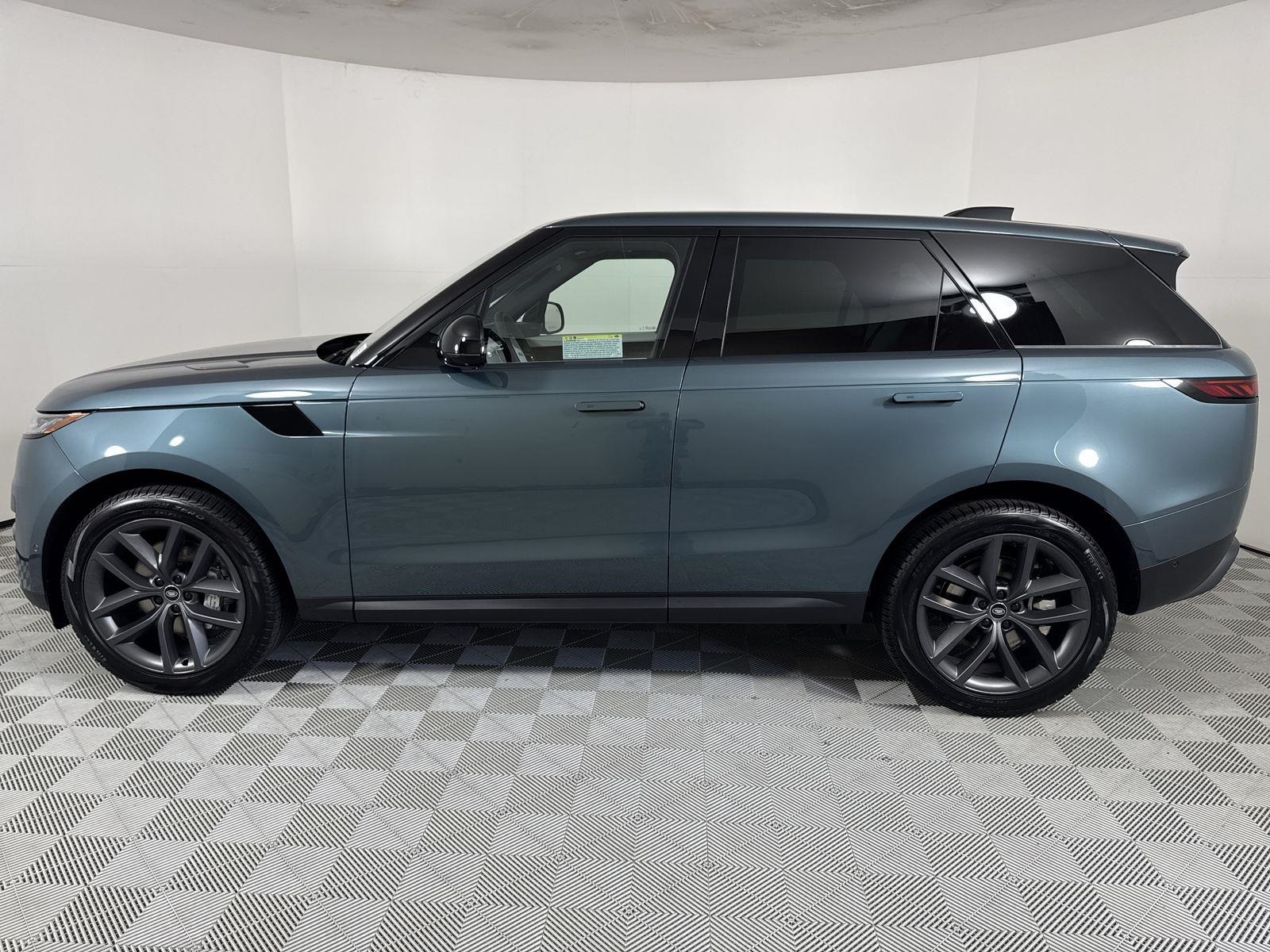 2025 Land Rover Range Rover Sport SE photo 2