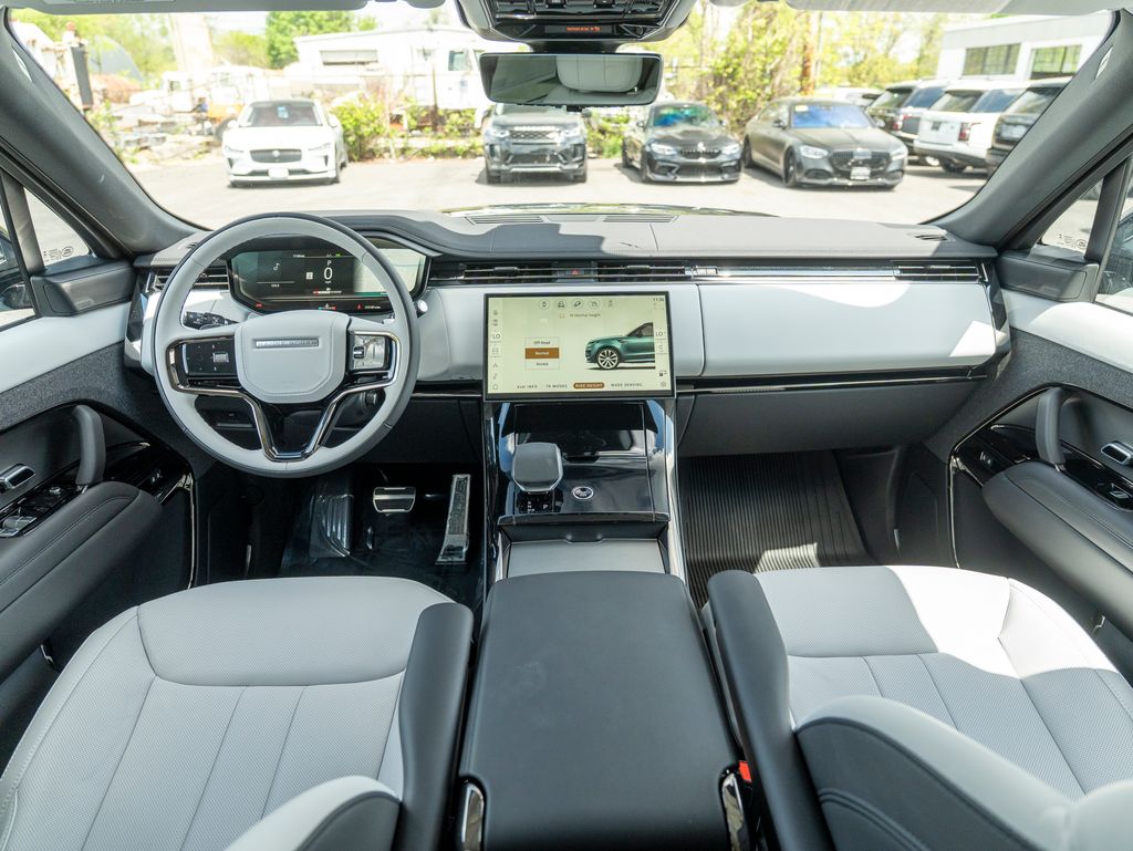 2025 Land Rover Range Rover Sport SE photo 16