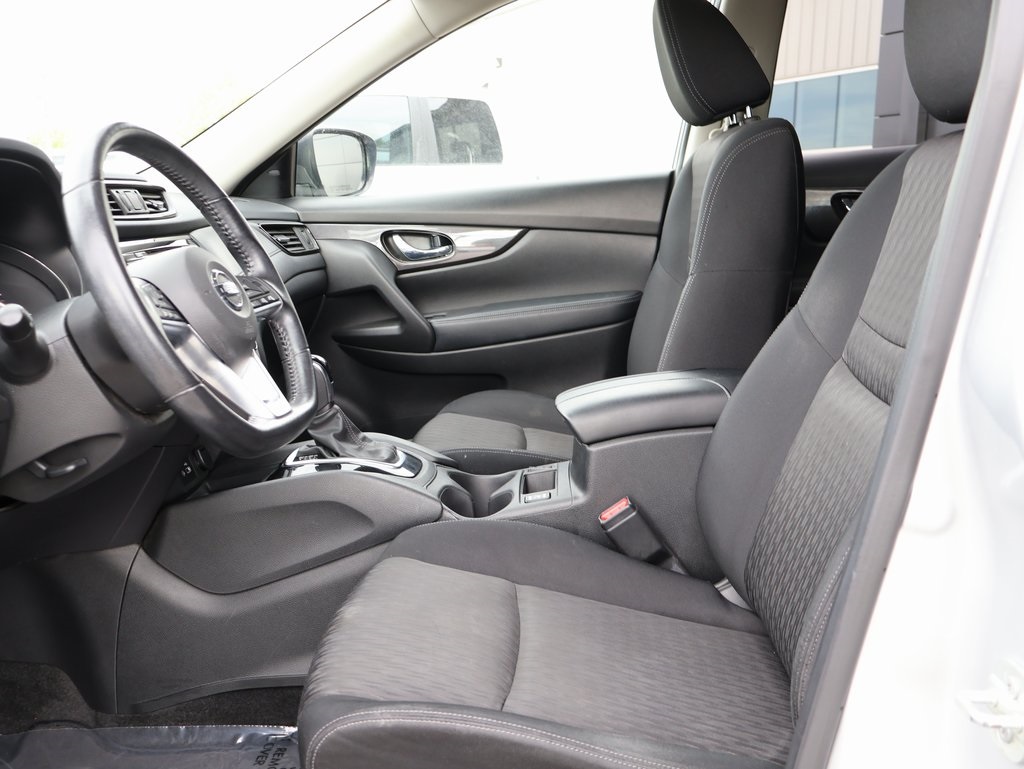 2019 Nissan Rogue SV photo 23