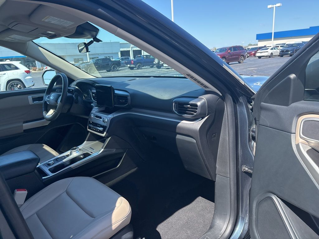 2023 Ford Explorer XLT photo 17