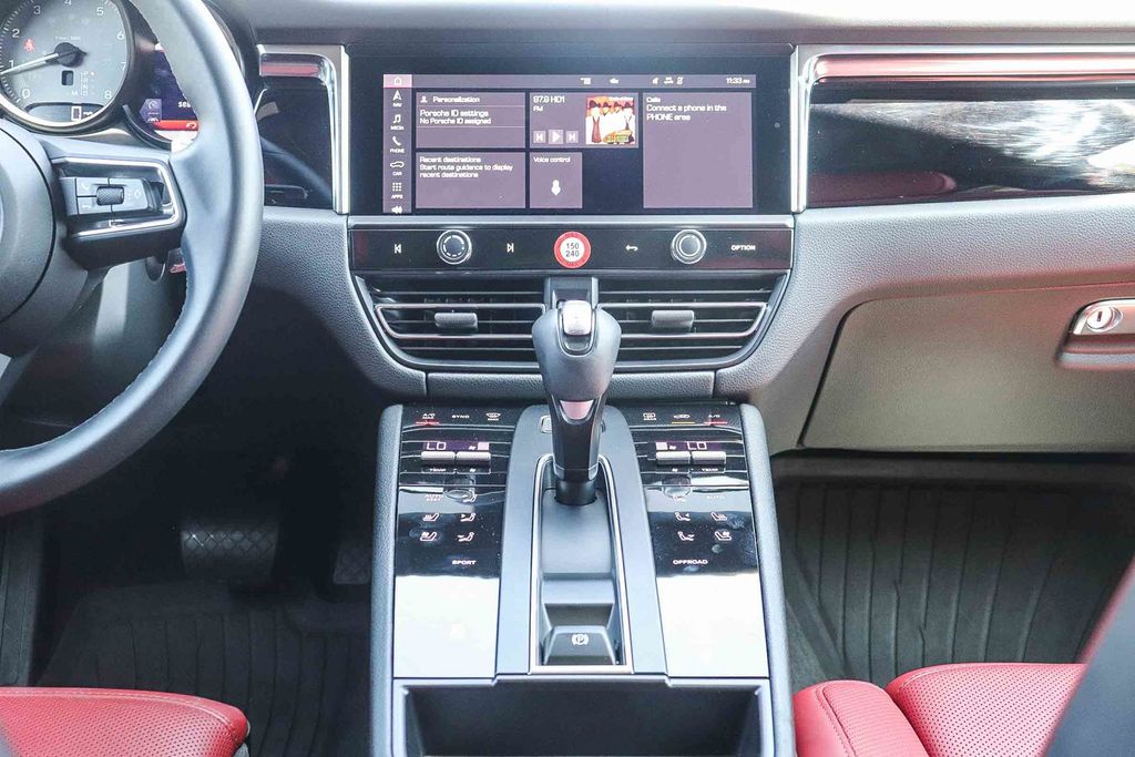 2024 Porsche Macan S photo 12