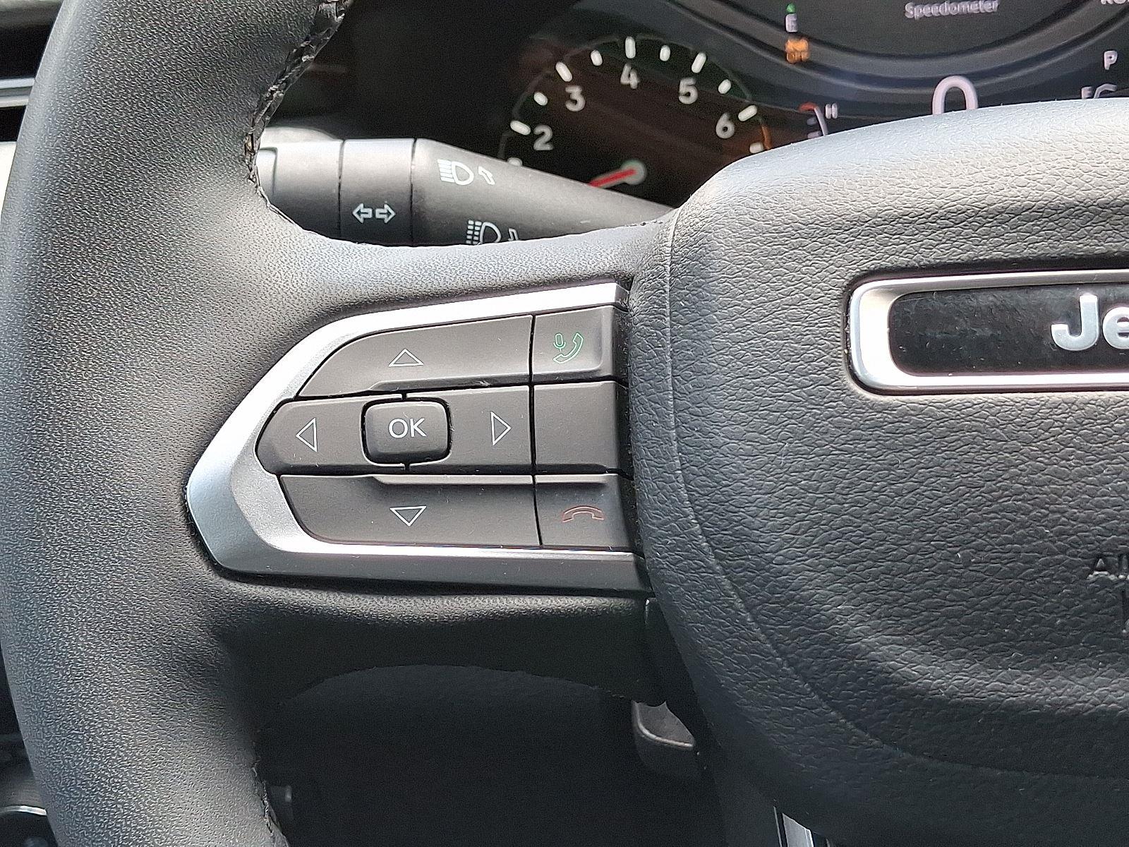2023 Jeep Compass Latitude Lux photo 19