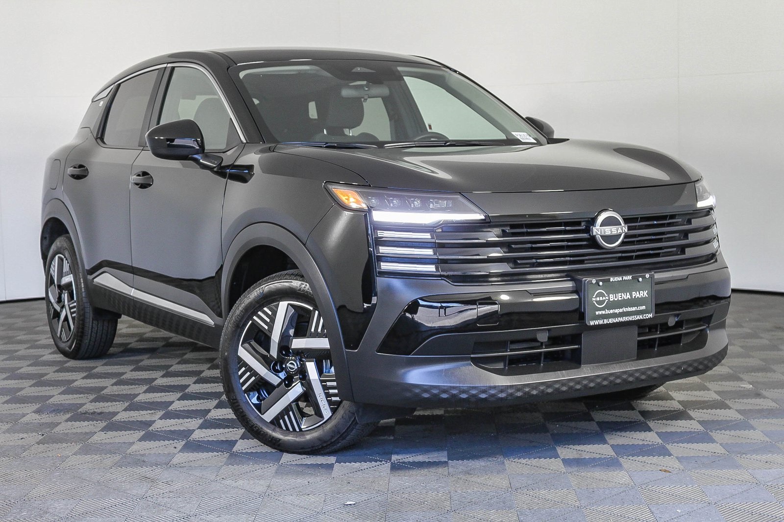 2025 Nissan Kicks SV's photo