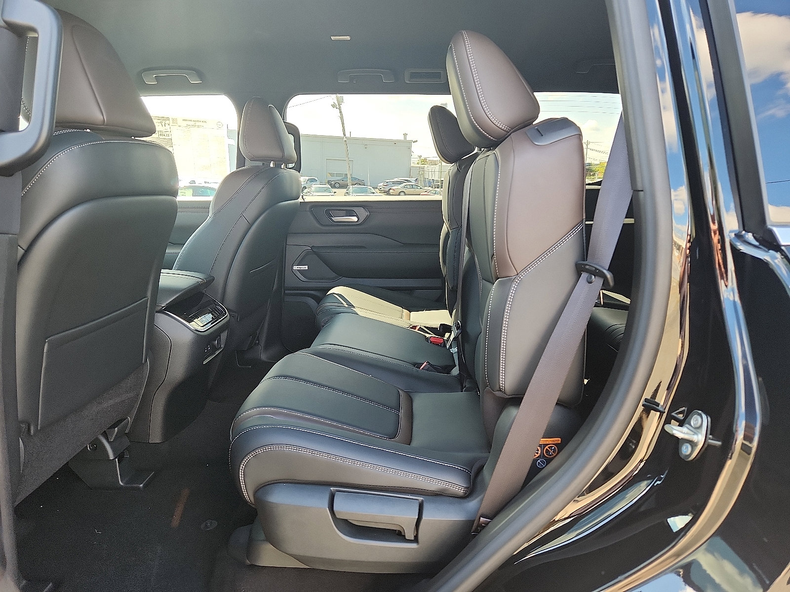 2026 Nissan Armada SL photo 8