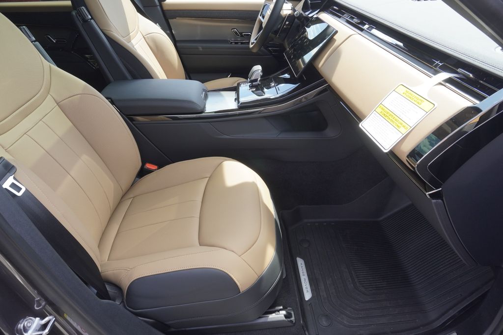 2025 Land Rover Range Rover Sport SE photo 22