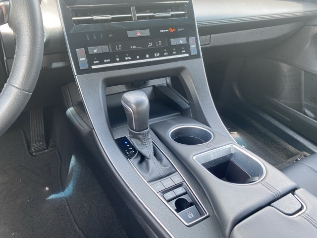 2022 Toyota Avalon Hybrid XLE Plus photo 28