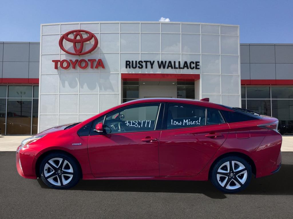 2017 Toyota Prius Three's photo