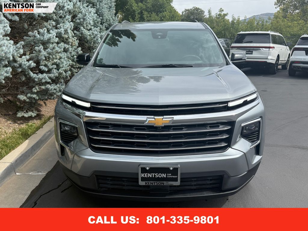 2024 Chevrolet Traverse photo 2