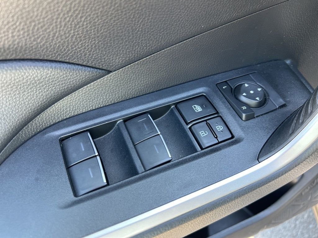 2023 Toyota RAV4 XLE Premium photo 13
