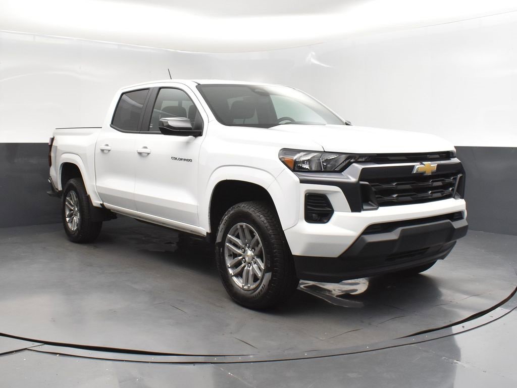 2024 Chevrolet Colorado LT photo 9