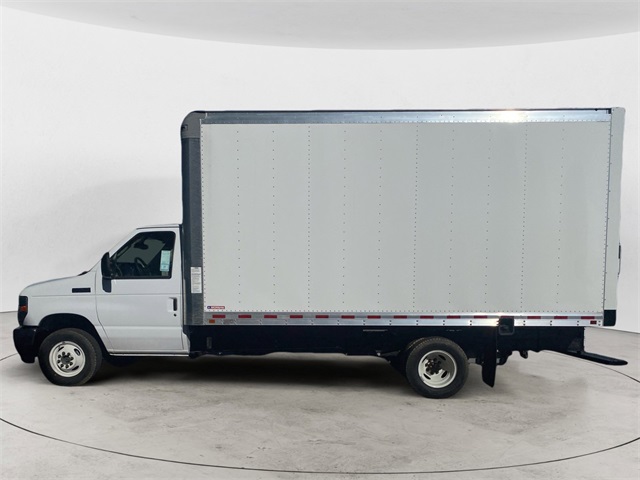 2025 Ford E-450 photo 2