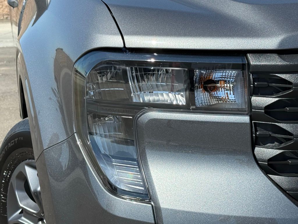 2025 Ford Maverick XLT photo 2