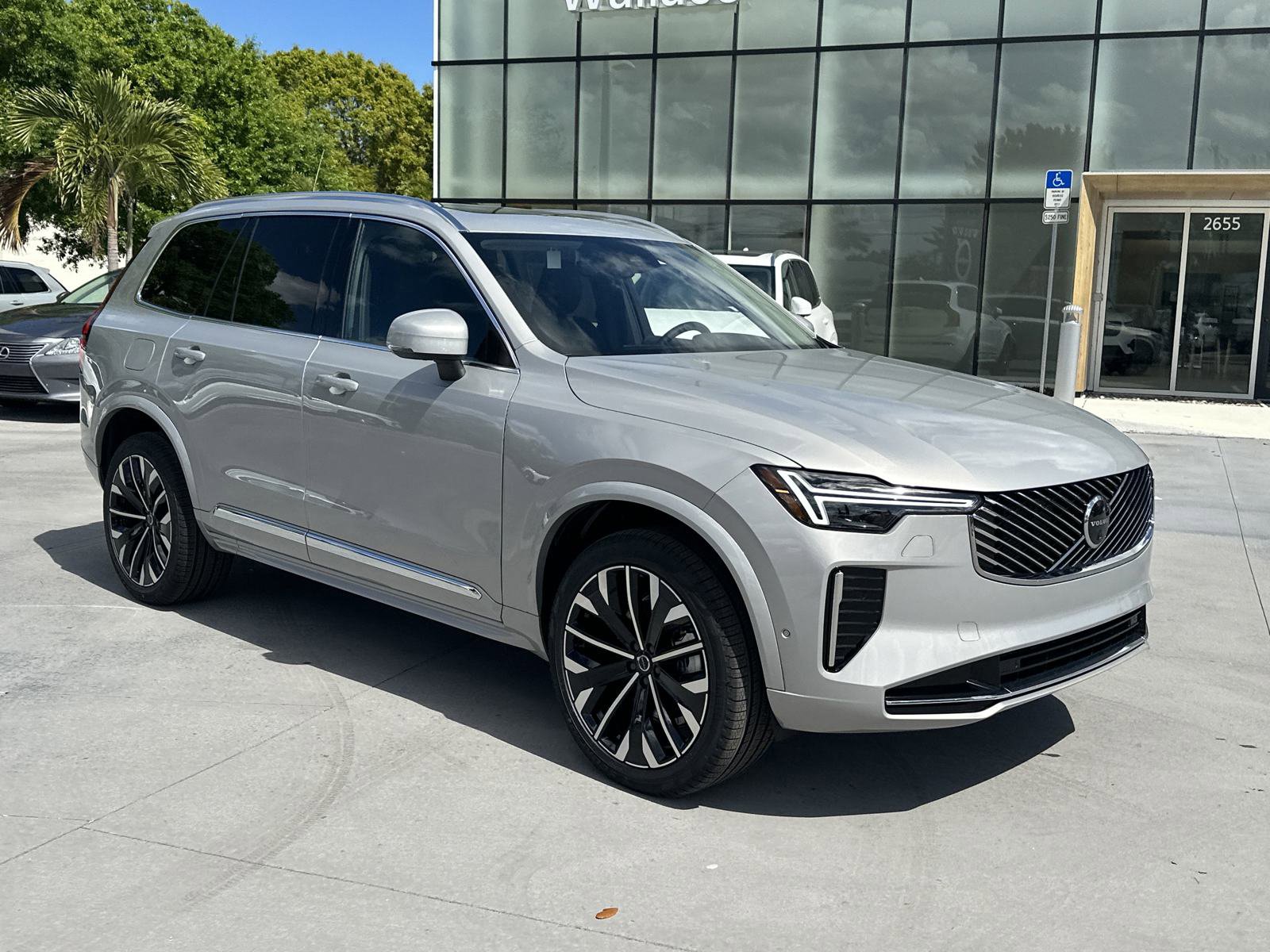 2025 Volvo XC90 Plus photo 4