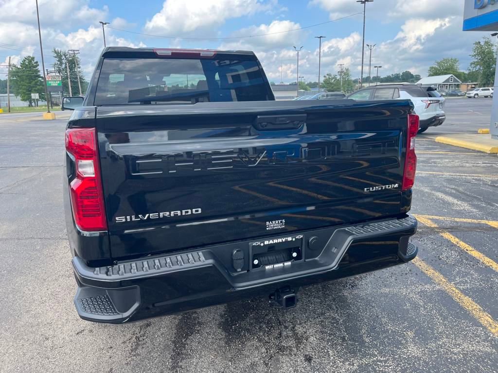 2025 Chevrolet Silverado 1500 Custom photo 2