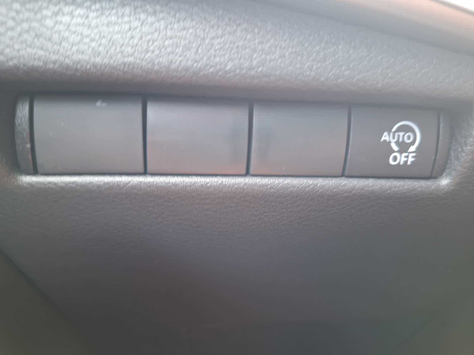 2025 Nissan Kicks SV photo 12