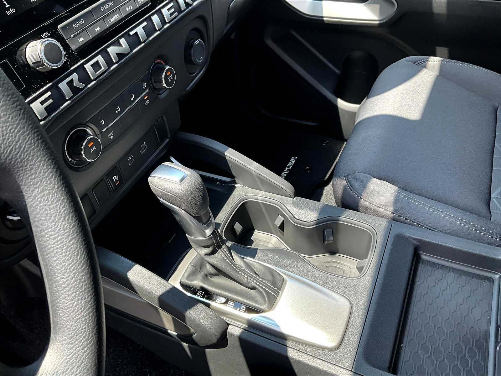 2025 Nissan Frontier SV photo 20
