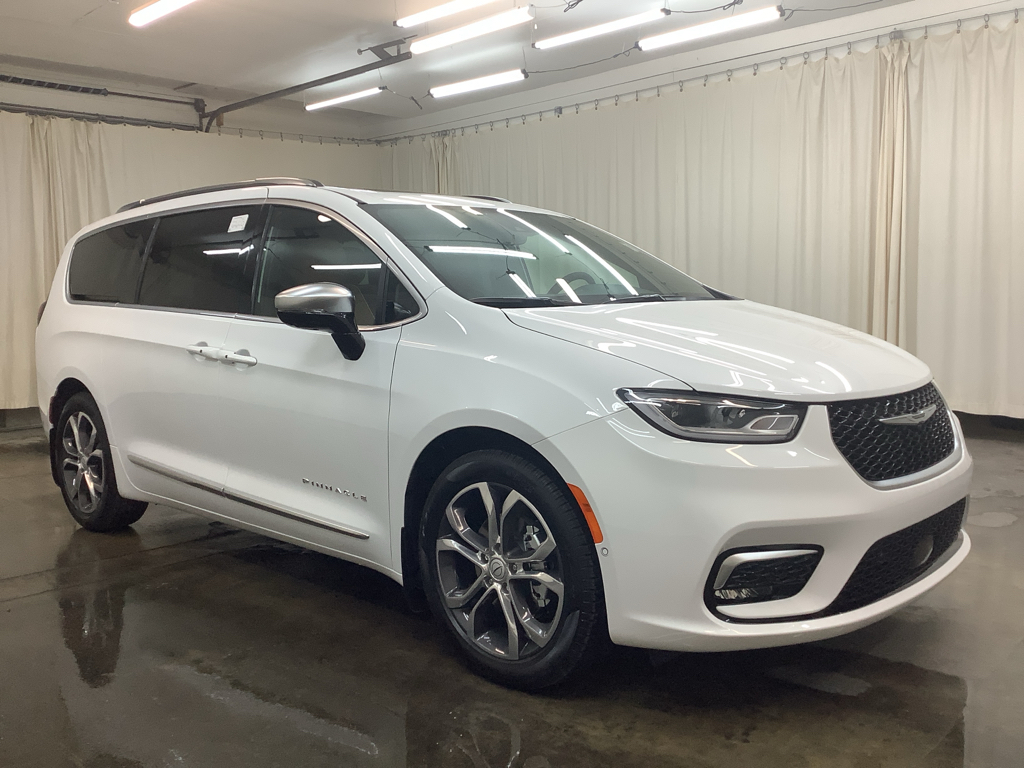 2026 Chrysler Pacifica Pinnacle photo 3