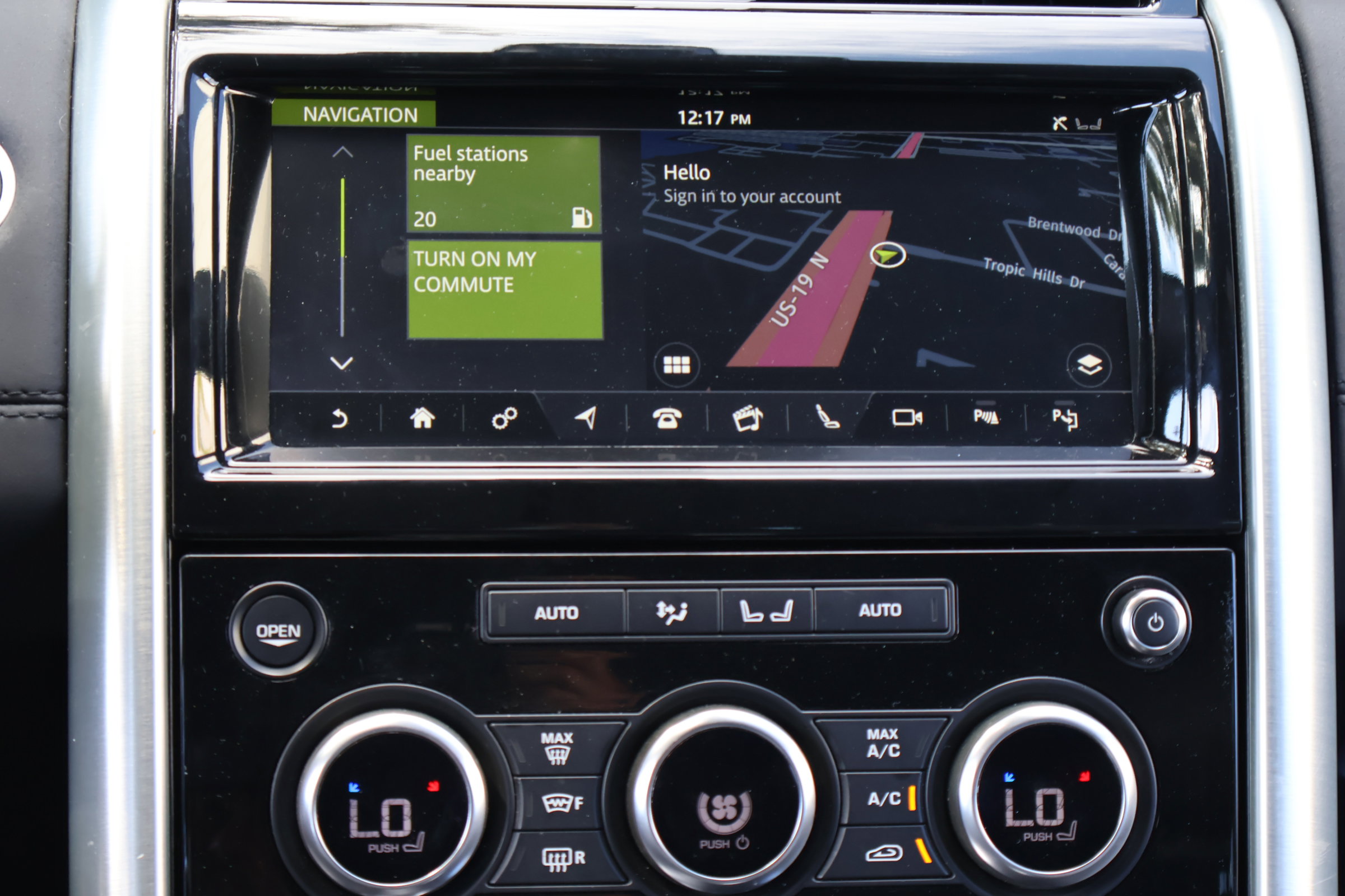 2019 Land Rover Discovery HSE photo 3