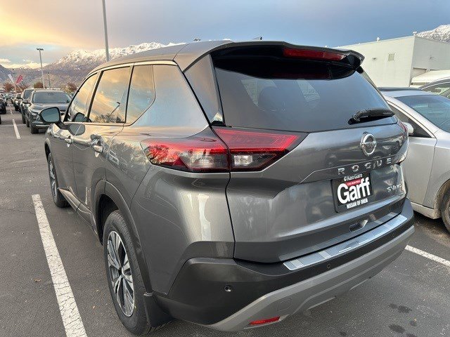 2021 Nissan Rogue SV photo 2