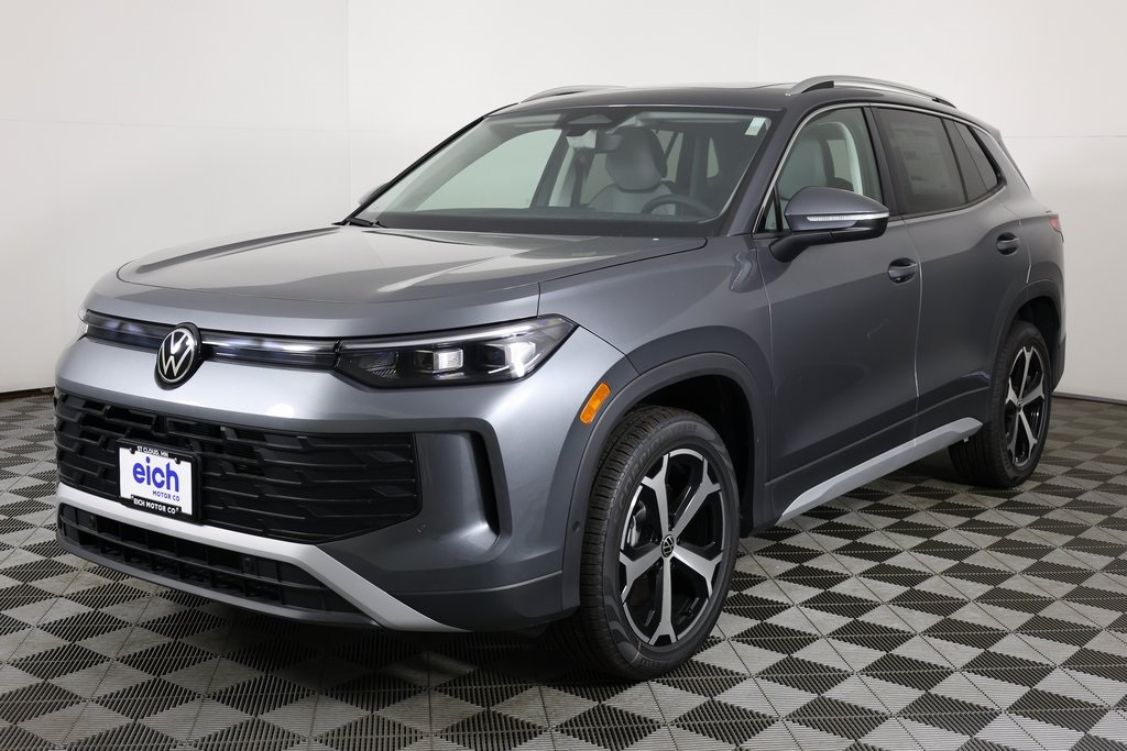2025 Volkswagen Tiguan SE photo 3