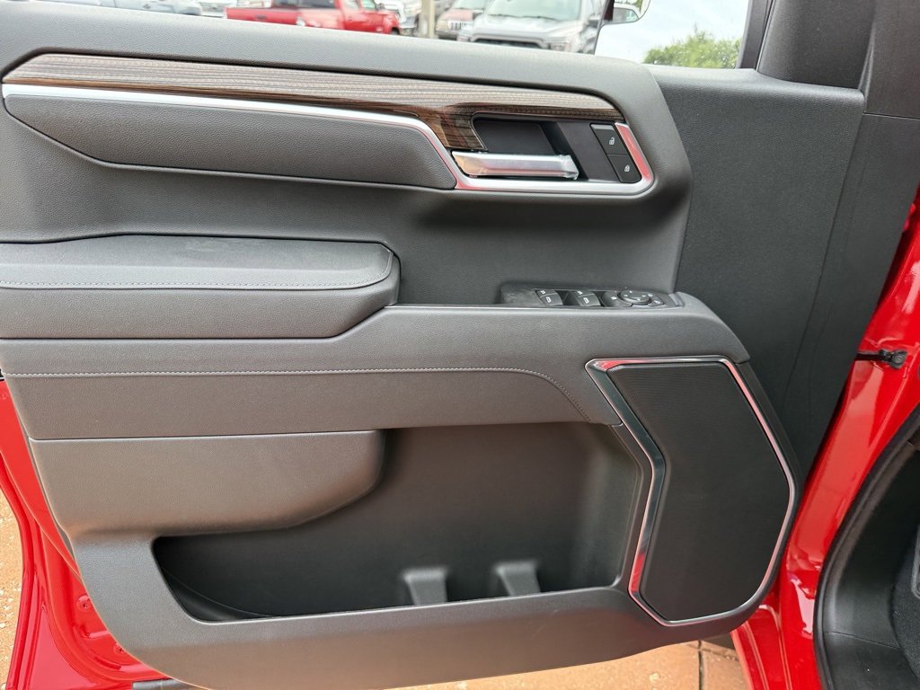 2025 Chevrolet Silverado 1500 LT photo 9