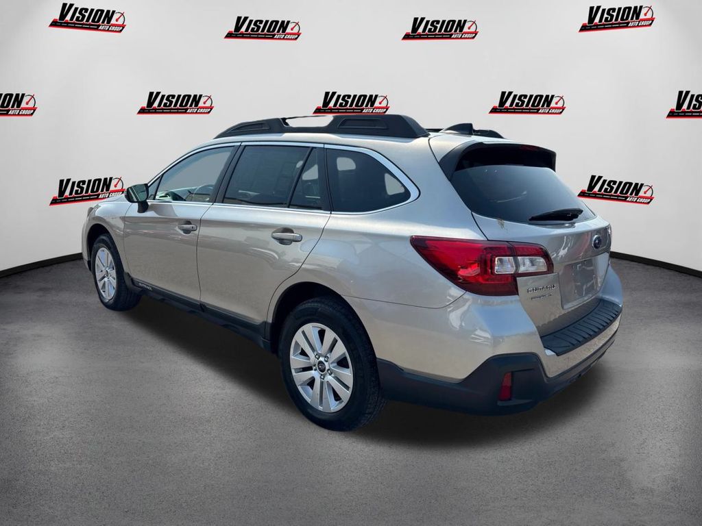 2019 Subaru Outback Premium photo 5