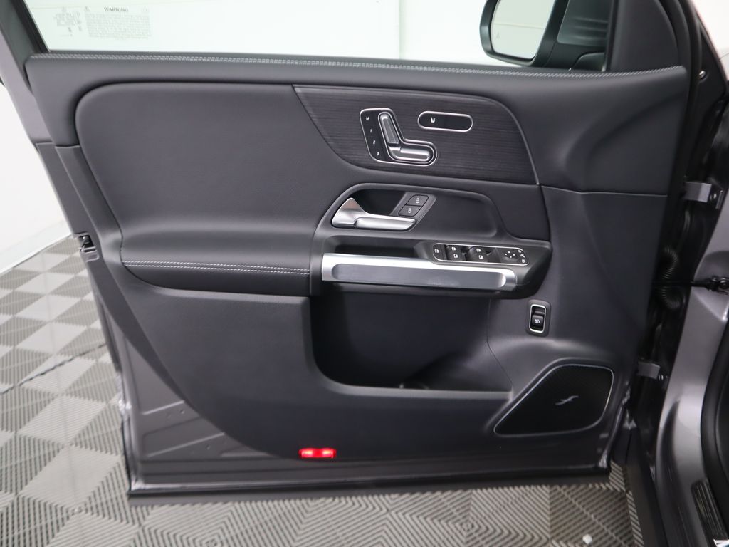 2025 Mercedes Benz GLB 250 photo 24